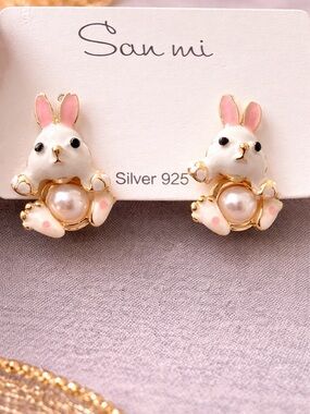 ⚠️ 5/25: San mi Bunny Pearl Stud Earrings